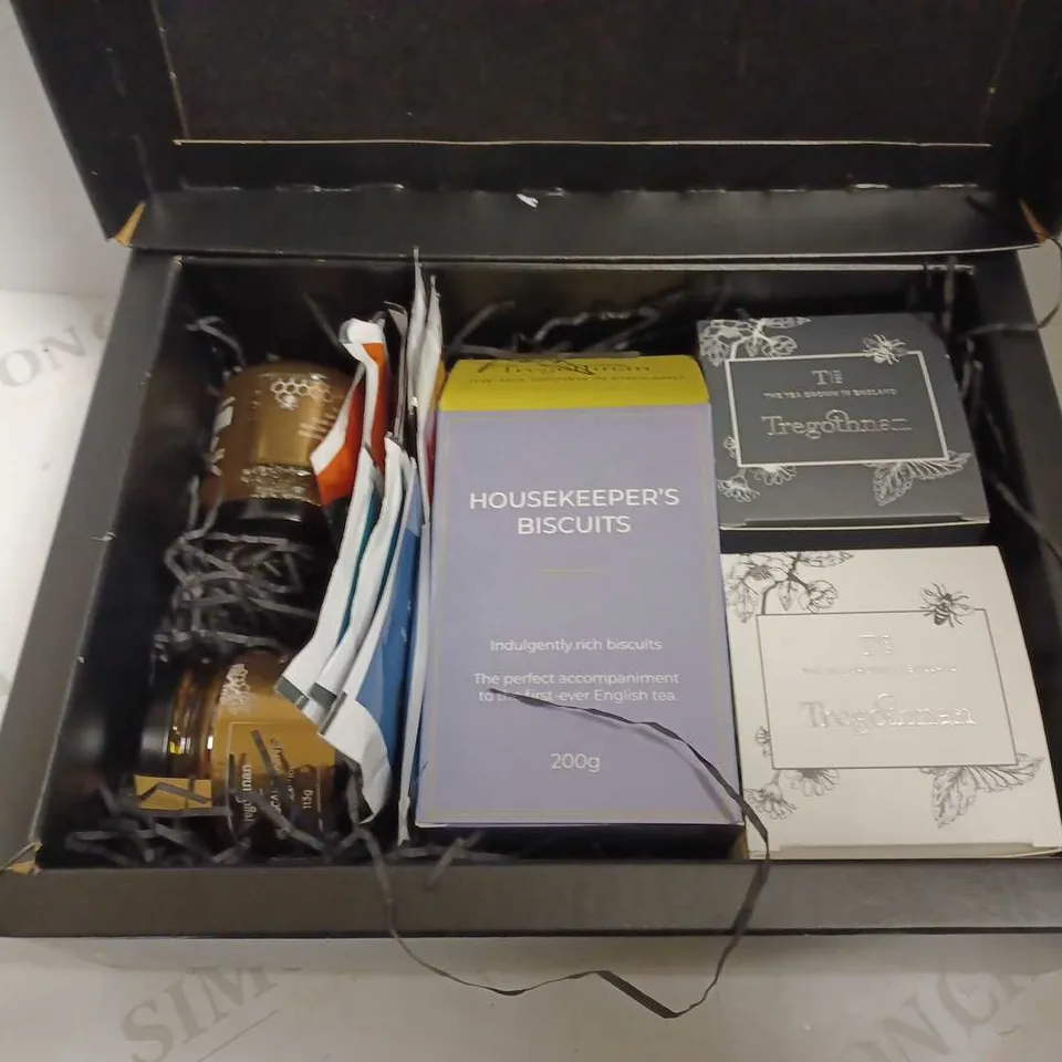 TREGOTHNAN TEA GIFT SET (INCLUDES 2 SMALL BOXES OF TEA OF VARYING FLAVOURS, BOX OF 'HOUSEKEEPERS BISCUITS' - 200g, 2 JARS OF HONEY - 113g, 10 LOOSE TEABAGS OF VARYING FLAVOURS)