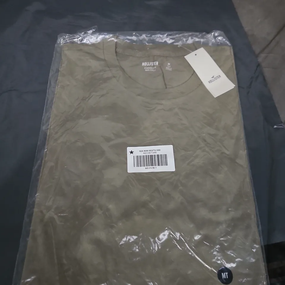 HOLLISTER MEN'S CLASSIC FIT T‑SHIRT – OLIVE – UK MEDIUM (M)
