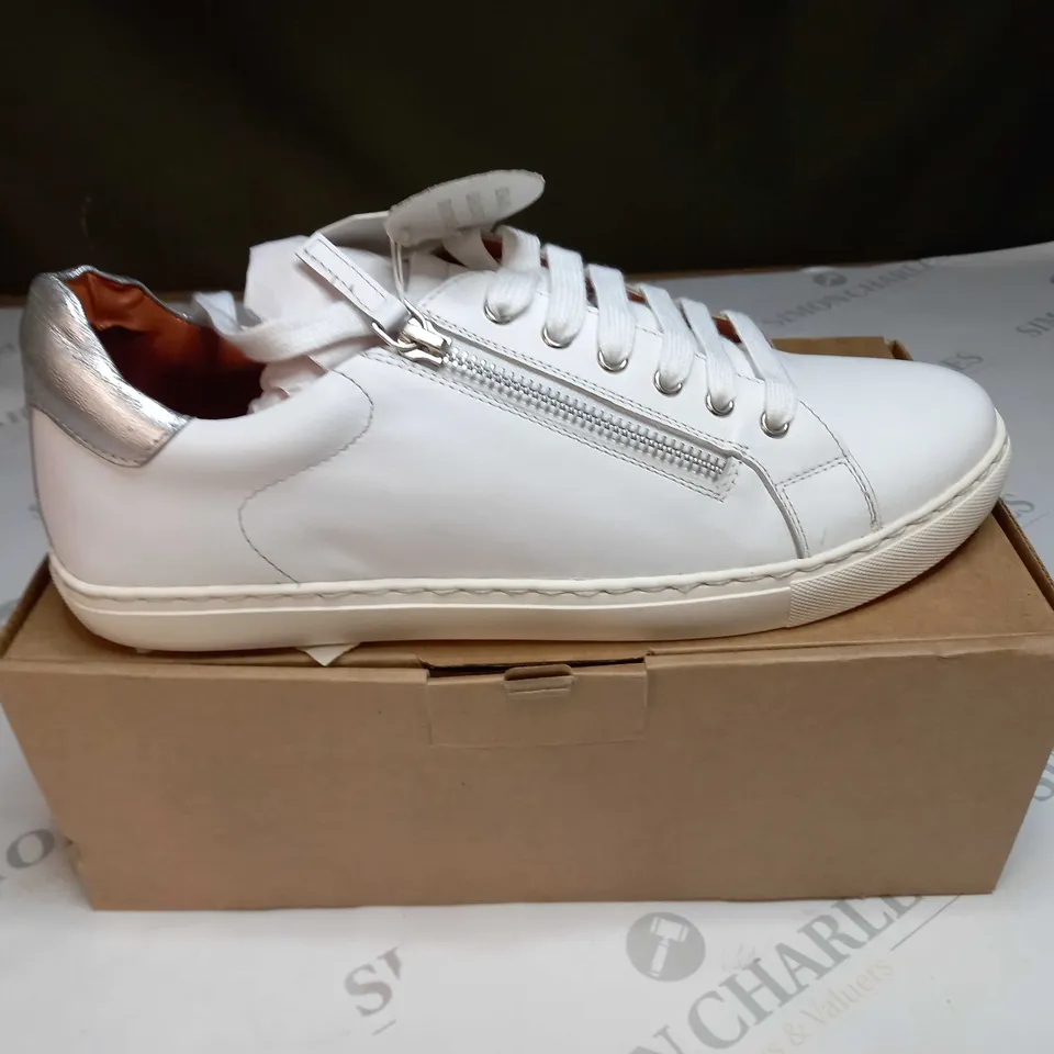 BOXED MAISON DE NIMES LEATHER ZIP SIDE TRAINERS SIZE 8