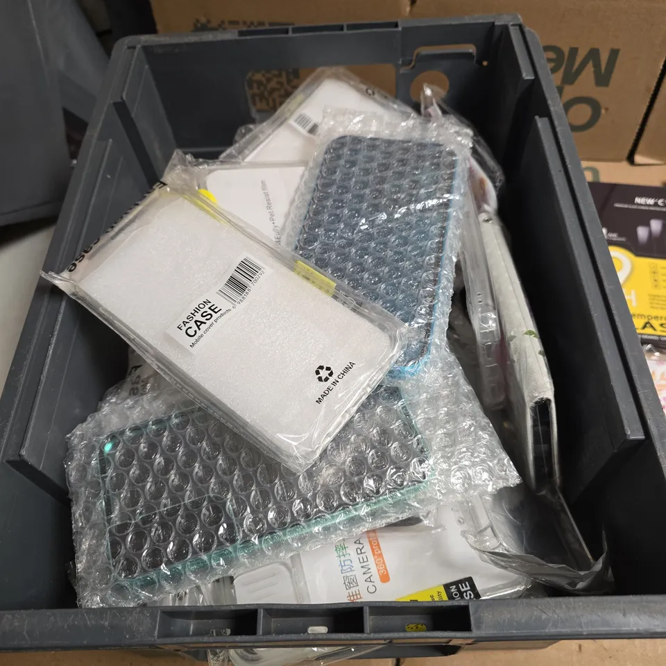 TOTE OF APPROXIMATELY 25 ASSORTED PHONE CASES OF VARIOUS BRANDS AND SIZES