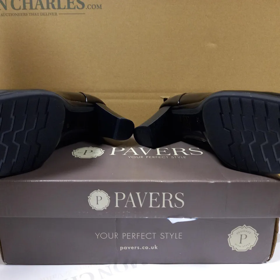 BOXED PAIR OF PAVERS BLACK PATENT SHOES - SIZE 7