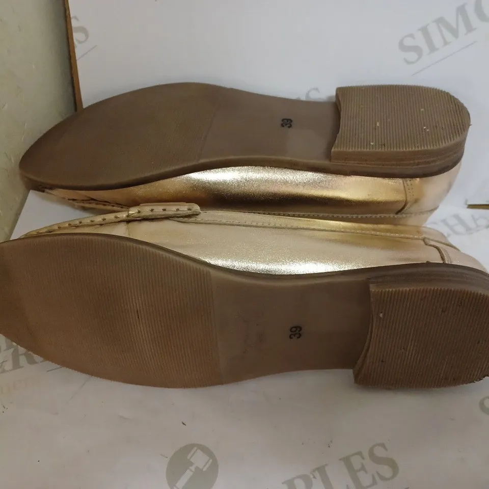 MODA IN PELLE FALCONCIE TASSEL LOAFER SIZE 6