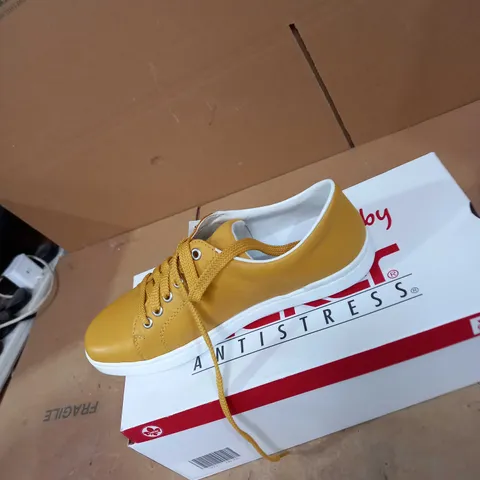 RIEKER LACE UP TRAINERS SIZE 6