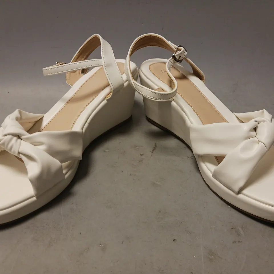 BOXED PAIR OF DESIGNER OPEN WEDGE SANDALS IN WHITE EU SIZE 40