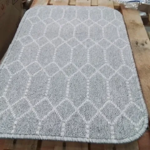 QUALITY DESIGNER AREA RUG - APPROXIMATELY 75X50CM