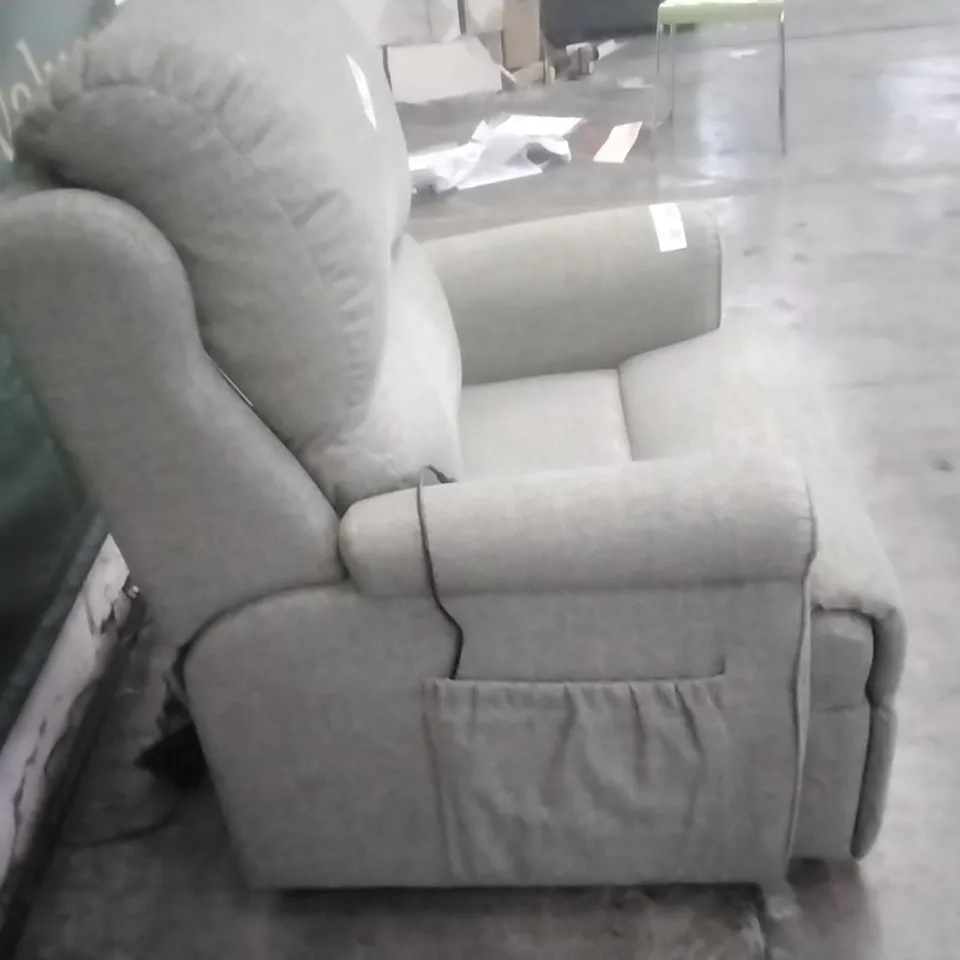 QUALITY G-PLAN BRITISH MADE HARDWOOD FRAMED NEWMARKET LARGE DUAL ELEVATE SPECKLE VINE FABRIC ARMCHAIR