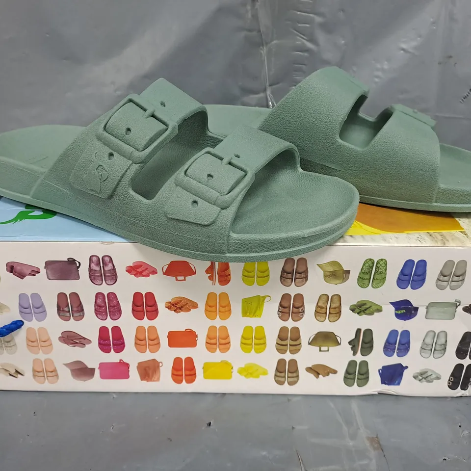BOXED PAIR OF CACATOÉS PERFUMED/SCENTED OPEN TOE SANDALS IN VINTAGE GREEN SIZE EU 36