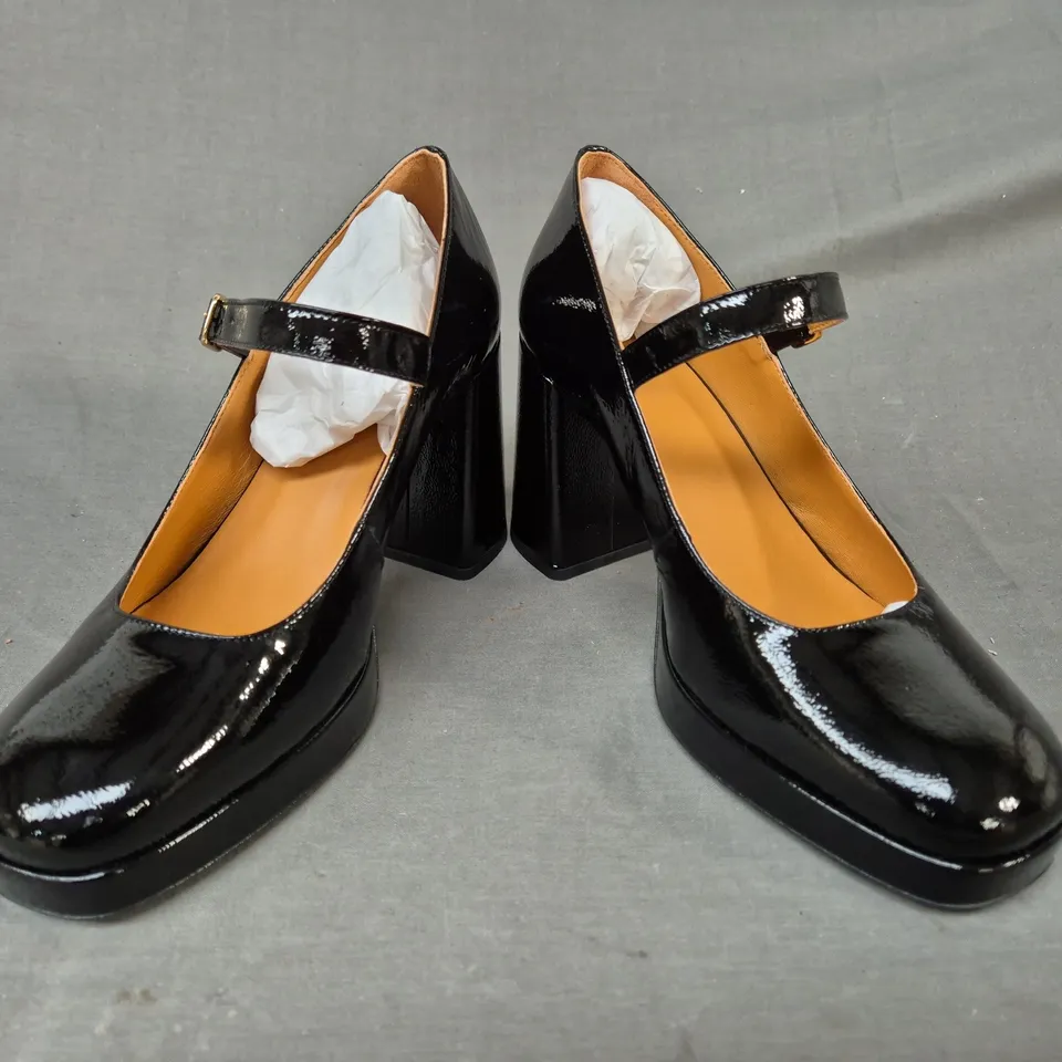 BOXED PAIR OF SÉZANE BLOCK HEEL SHOES IN BLACK UK SIZE 7