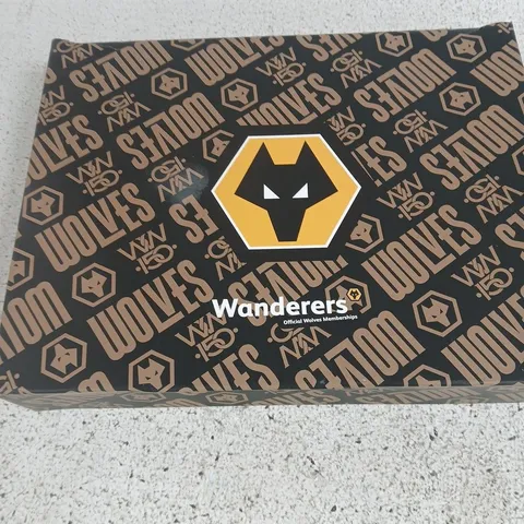 WOLVERHAMPTON WANDERERS OFFICIAL 150TH ANNIVERSARY MEMBERSHIP BOX β HAT, BOOK, PEN