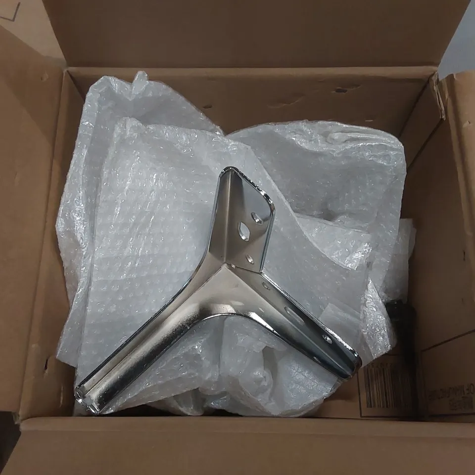 QUALITY DESIGNER WHITE FAUX LEATHER ARMCHAIR