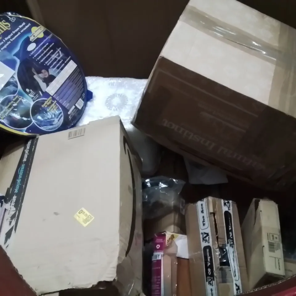 PALLET CONTAINING VARIOUS ASSORTED BOXED HOUSEHOLD ITEMS TO INCLUDE:  POP UP TENT, TOILET SEATS, AND LOTS MORE UNMARKED BOXED ITEMS 