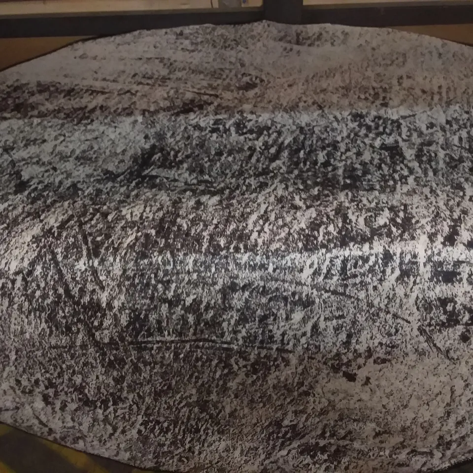 EVIDENCE BLACK AND WHITE BATHMAT 