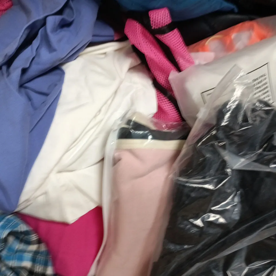APPROXIMATELY 20 ASSORTED CLOTHING AND FASHION PRODUCTS IN VARIOUS STYLES AND SIZES - COLLECTION ONLY