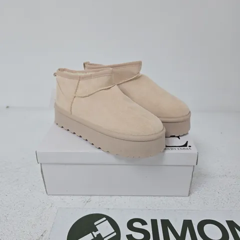 SHOES BY EMMA COLLEEN BEIGE SUEDE ANKLE BOOTS – UK 6