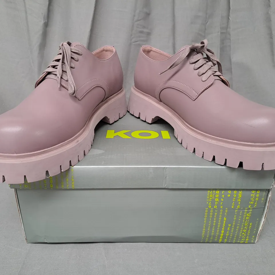 BOXED PAIR OF KOI AVIAN MEN'S LACE UP SHOES IN MAUVE UK SIZE 10