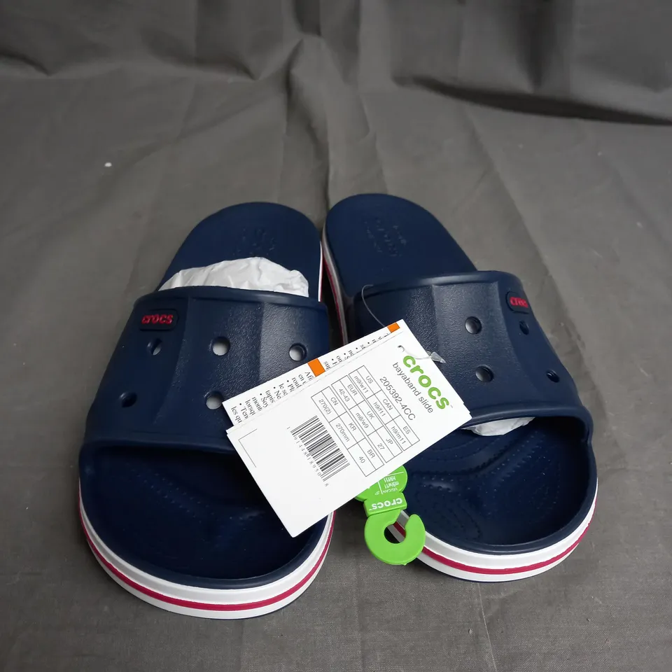 PAIR OF UNISEX CROCS BAYABAND SLIDE SIZE M8/W9