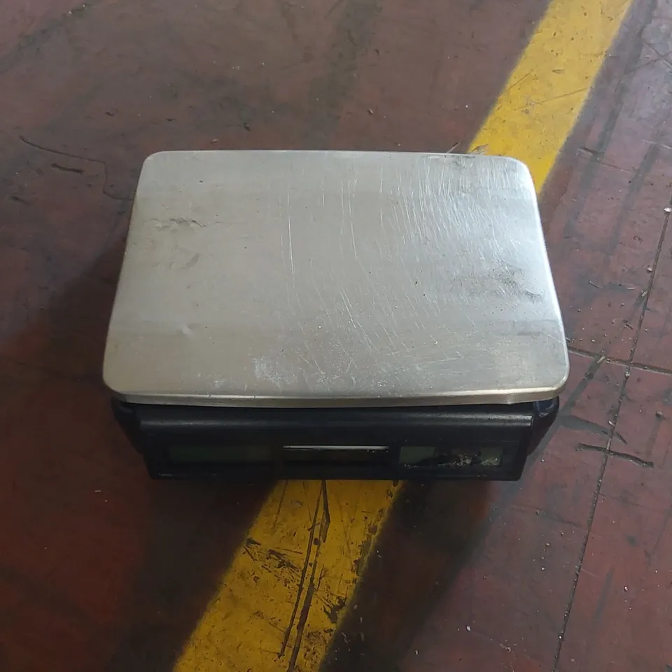 AVERY BERKEL DIGITAL SCALE