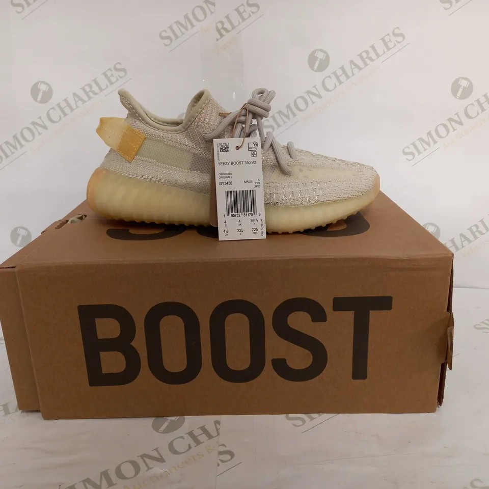 YEEZY BOOST 350 V2 IN LIGHT GREY - UK 4 