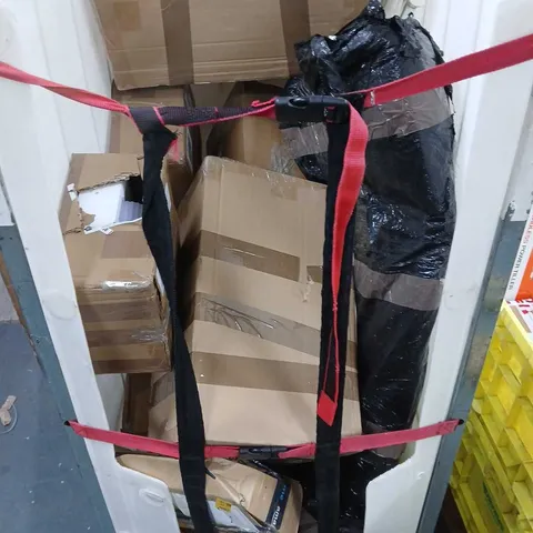 CAGE OF APPROXIMATELY 8 ASSORTED BROKEN ITEMS TO INCLUDE - GARDEN LIGHTING, GARDEN HOSE, AND GARDEN WATER FEATURE ETC. - COLLECTION ONLY 