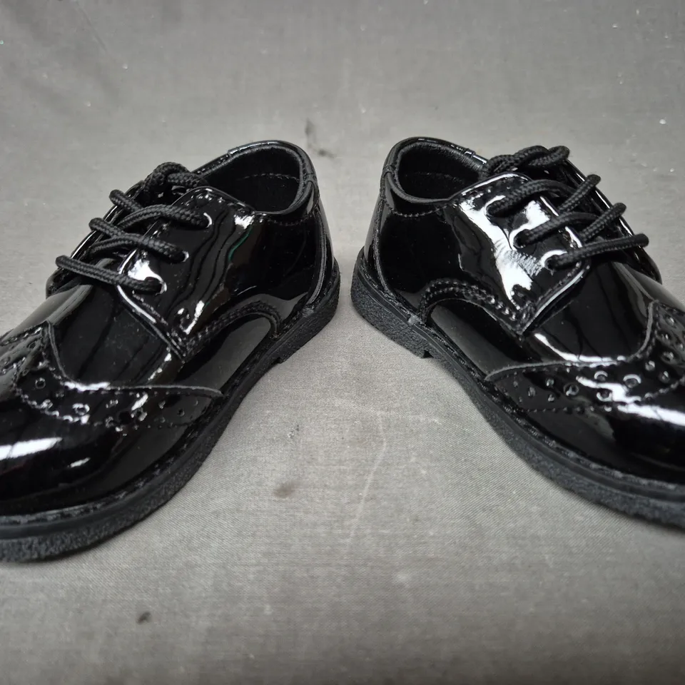 BOXED PAIR OF ROCO INFANT'S SHOES IN GLOSSY BLACK EU SIZE 21