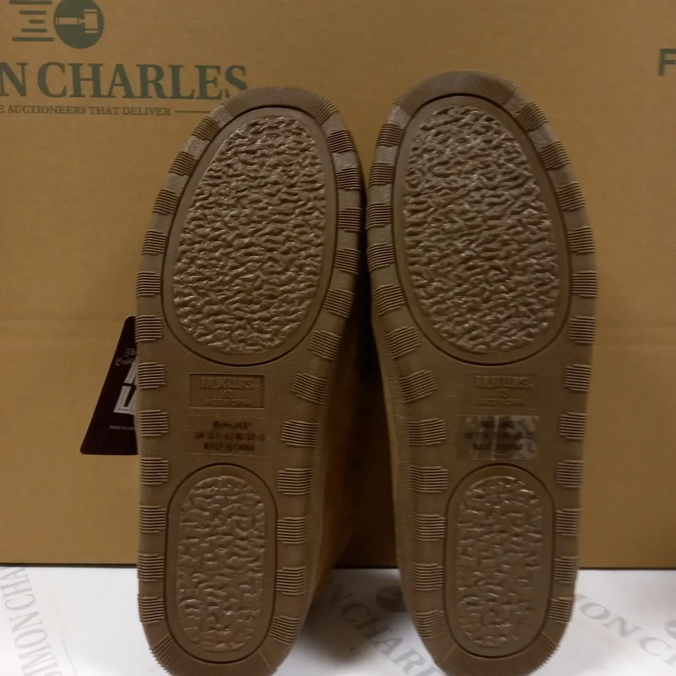 MUK LUKS MENS SLIPPERS TAN SIZE 13