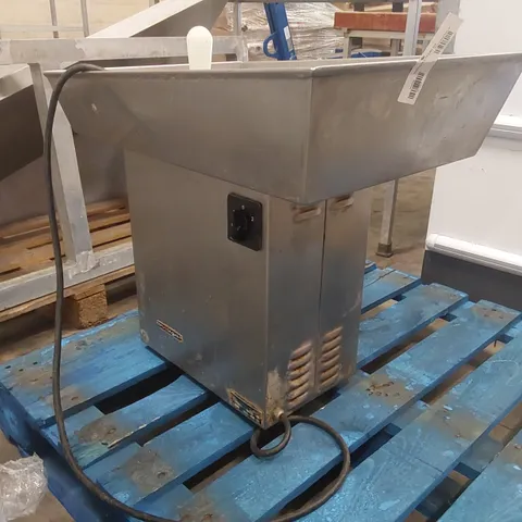 COMMERCIAL MEAT GRINDER