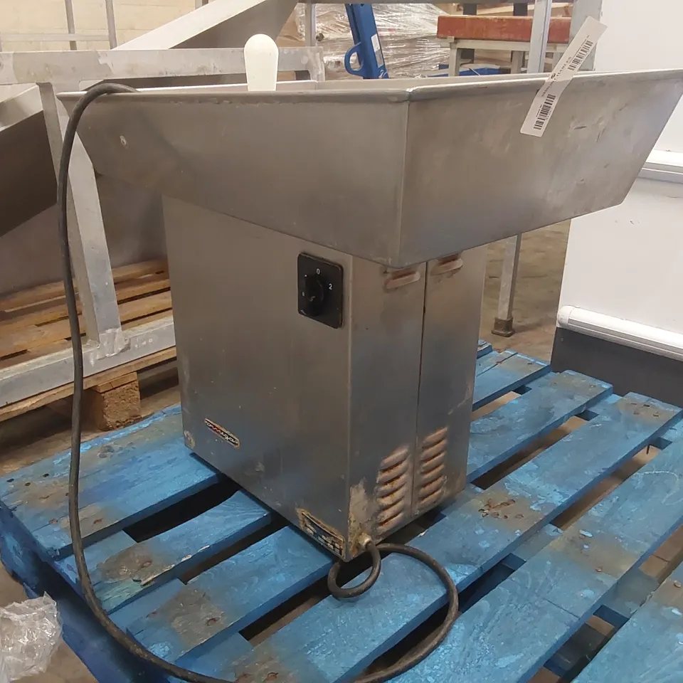 COMMERCIAL MEAT GRINDER