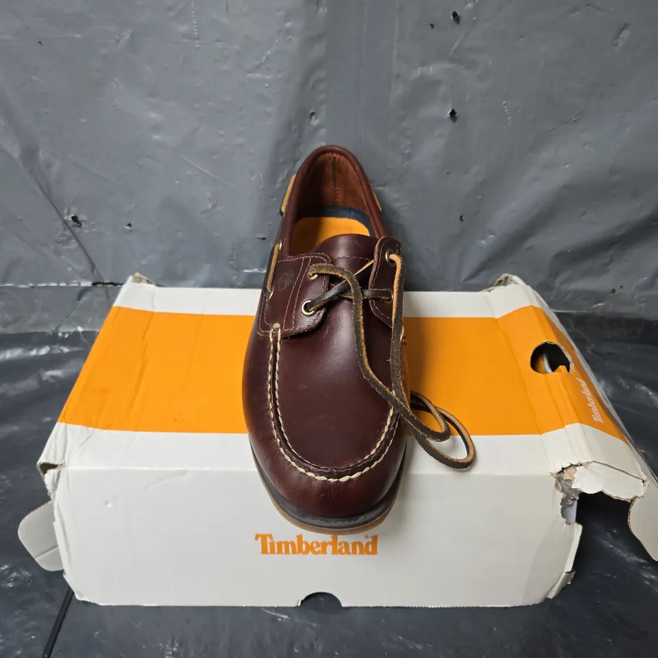 BOXED PAIR OF TIMBERLAND CLASSIC BOAT SHOES IN BROWN - UK 8