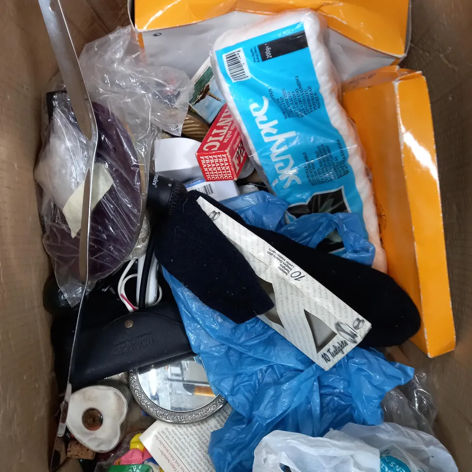 BOX OF APPROXIMATELY 15 ASSORTED HOUSEHOLD PRODUCTS TO CONTAIN MAGIC ERASER, DOOR KNOCKER, SPECTACLES ETC 