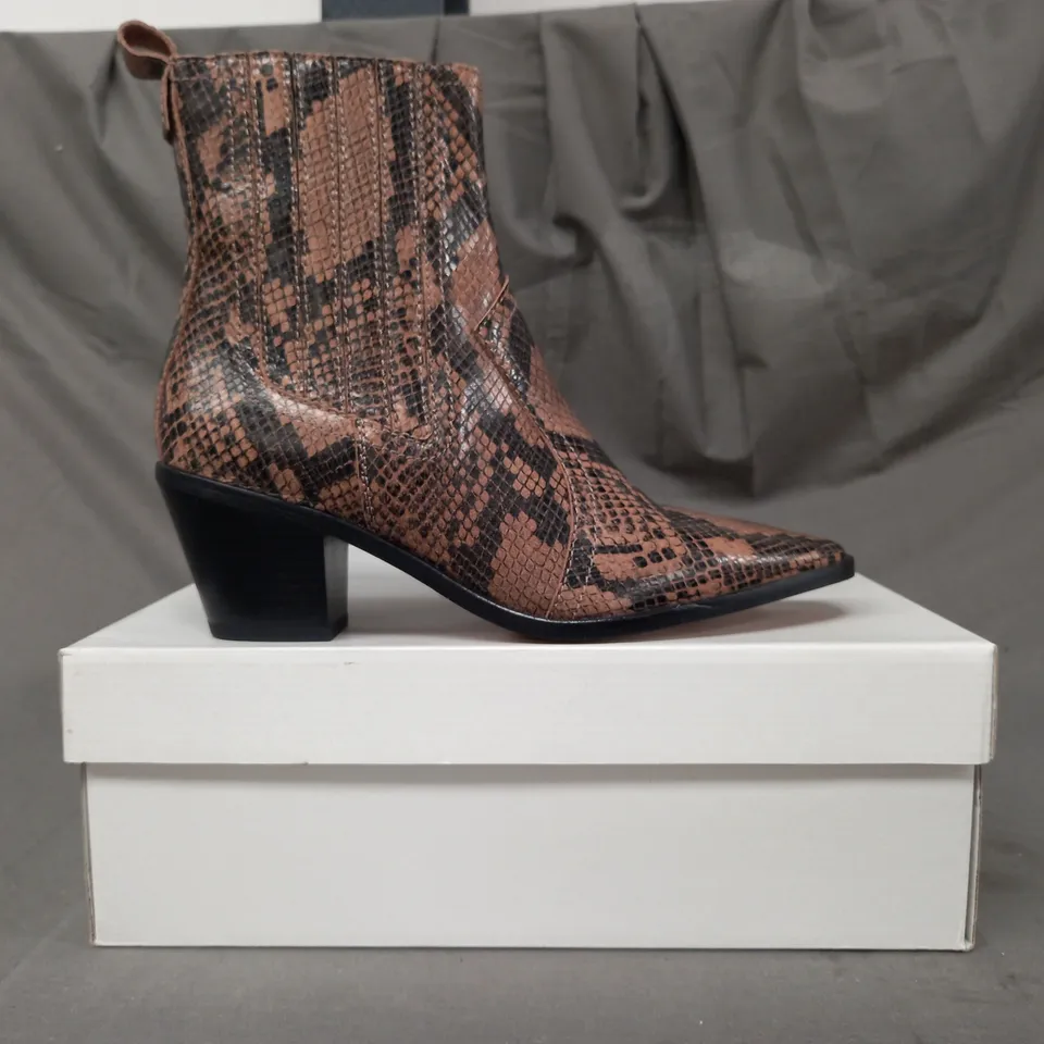 BOXED PAIR OF SOLEA FARES LEATHER ANKLE BOOTS IN TAUPE EU SIZE 38