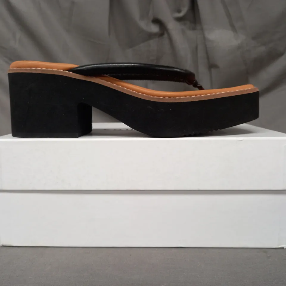 BOXED PAIR OF EQUITARE PINET PLATFORM TOE-POST SANDALS IN BLACK EU SIZE 38