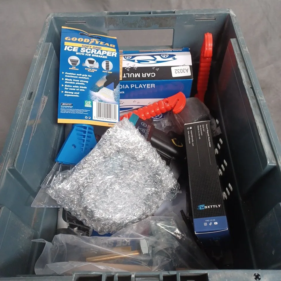 APPROXIMATELY 8 ASSORTED VEHICLE PARTS & ACCESSORIES