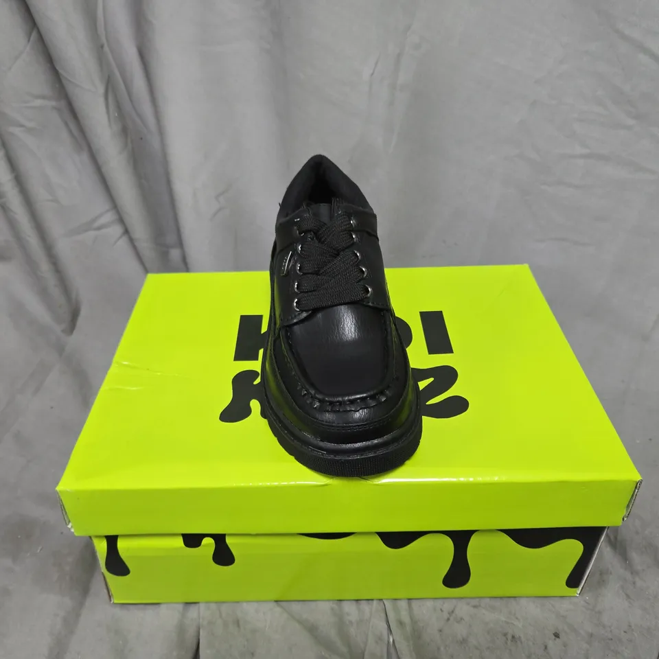 BOXED PAIR OF KOI KIDZ PLAYFUL TREK KIDZ LACE UP SHOES IN BLACK - UK 11