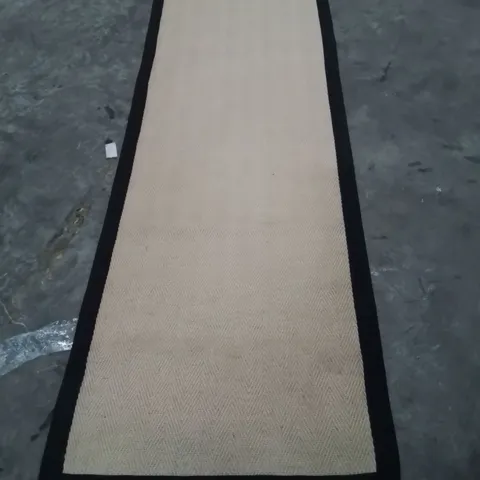 QUALITY DESIGNER AREA RUG - APPROXIMATELY 290X80CM