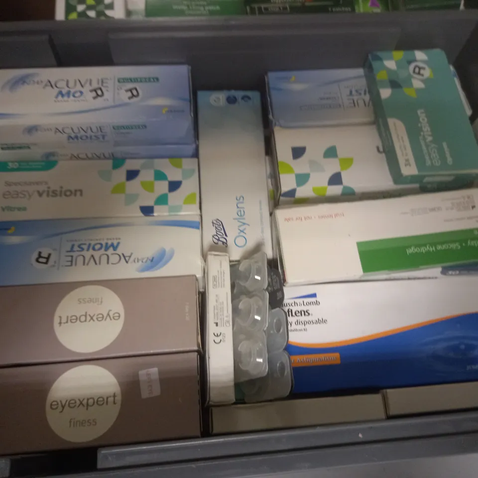 LOT OF ASSORTED EYE CARE ITEMS TO INCLUDE SPECSAVERS, EVERCLWEAR AND ACUVUE