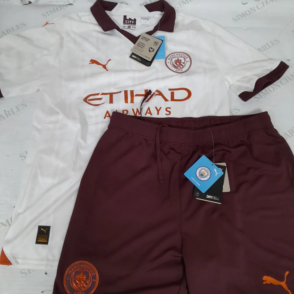 MANCHESTER CITY AWAY JERSEY AND SHORTS - M