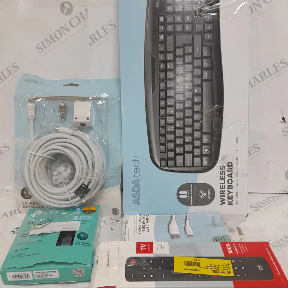 BOX OF APPROXIMATELY 20 ASSORTED ITEMS TO INCLUDE KEYBOARD, TV REMOTE, TP LINK ETC