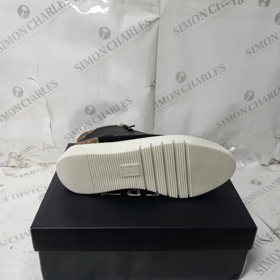 BOXED NATURALIZER HADLEY HI TOP TRAINERS, BLACK - SIZE 6