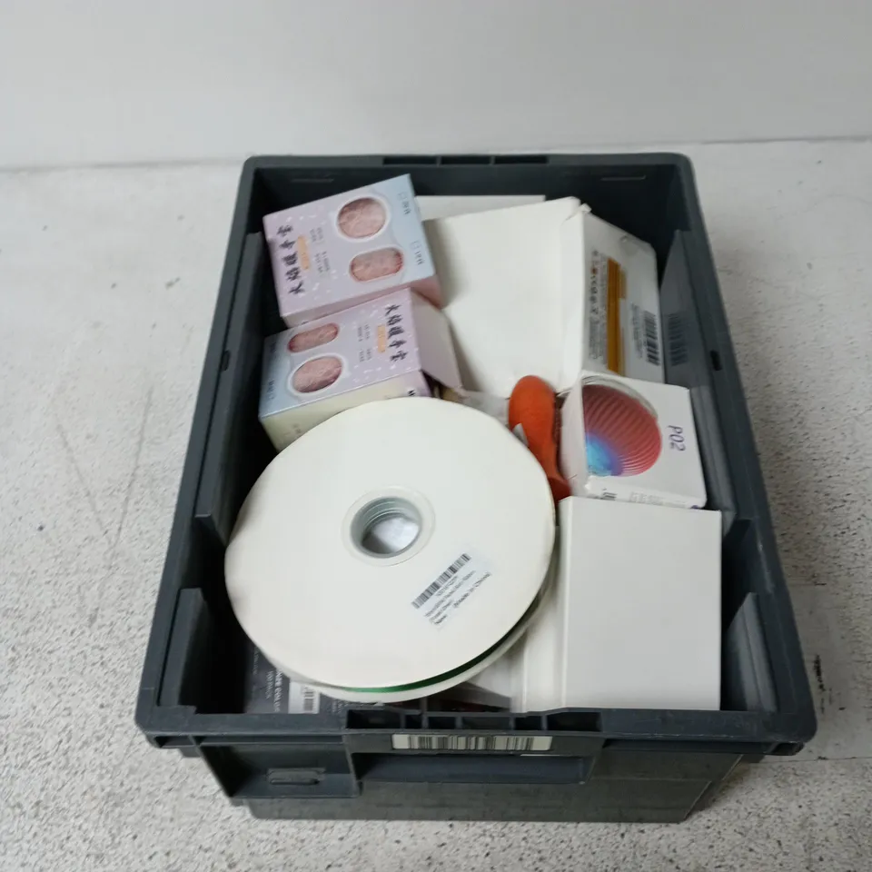 APPROXIMATELY 15 ASSORTED HOUSEHOLD ITEMS INCLUDING SATIN RIBBON, SPLIT KEY RINGS METAL PARTS ETC.