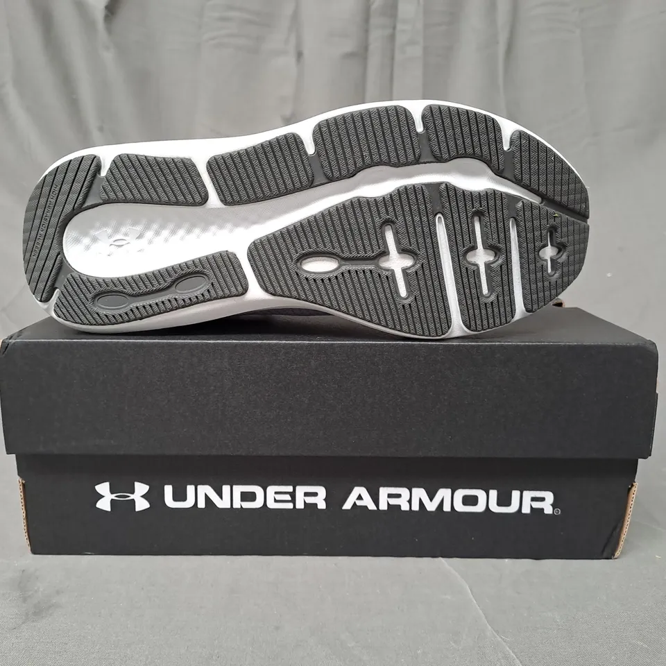 BOXED PAIR OF UNDER ARMOUR CHARGED PURSUIT TRAINERS IN LILAC UK SIZE 6