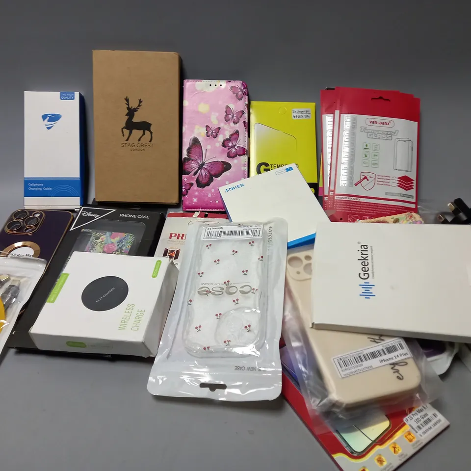 APPROXIMATELY 20 PHONE ACCESSORIES AND ELECTRICALS TO INCLUDE TEMPERED GLASS SCREEN PROTECTORS, POWER BANKS, COMPUTE CABLE, ETC