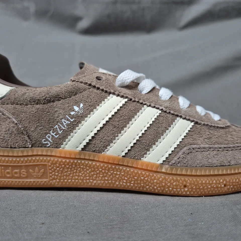 BOXED PAIR OF ADIDAS HANDBALL SPEZIAL SHOES IN TAUPE/WHITE UK SIZE 4