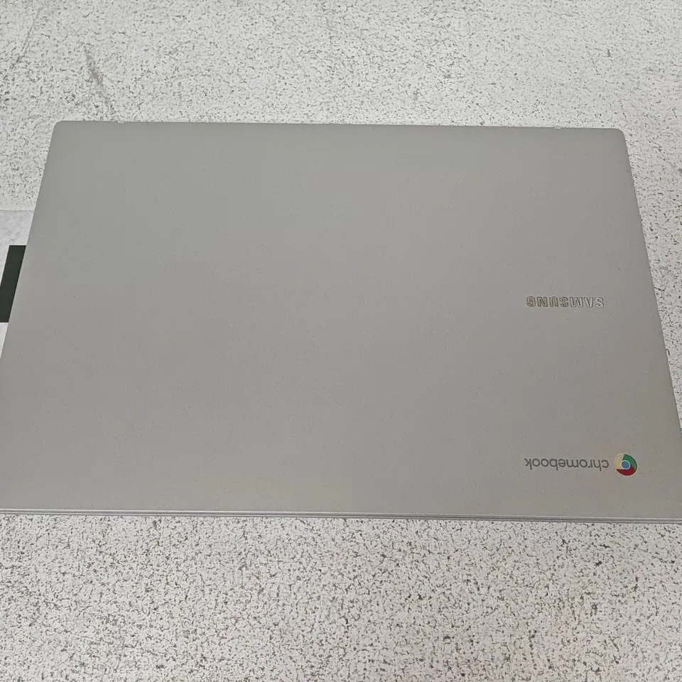 BOXED SAMSUNG GALAXY CHROMEBOOK GO INTEL CELERON LAPTOP IN SILVER - XE340XDA