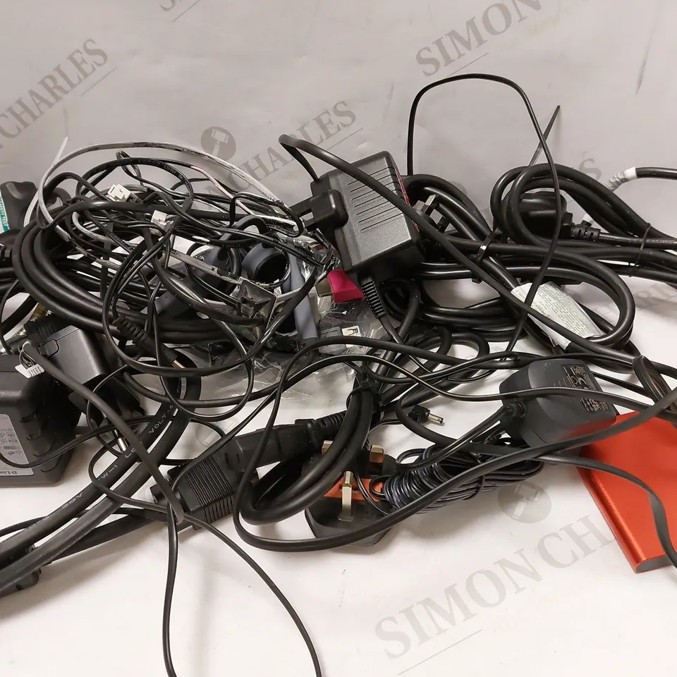 BOX OF ASSORTED POWER CABLES 