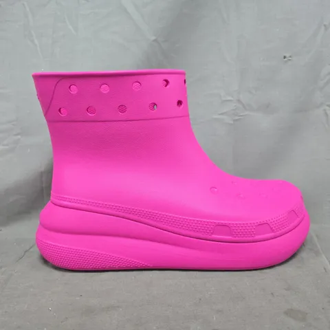 UNBOXED PAIR OF CROCS CLASSIC CRUSH BOOTS IN PINK SIZE UK M9/W10