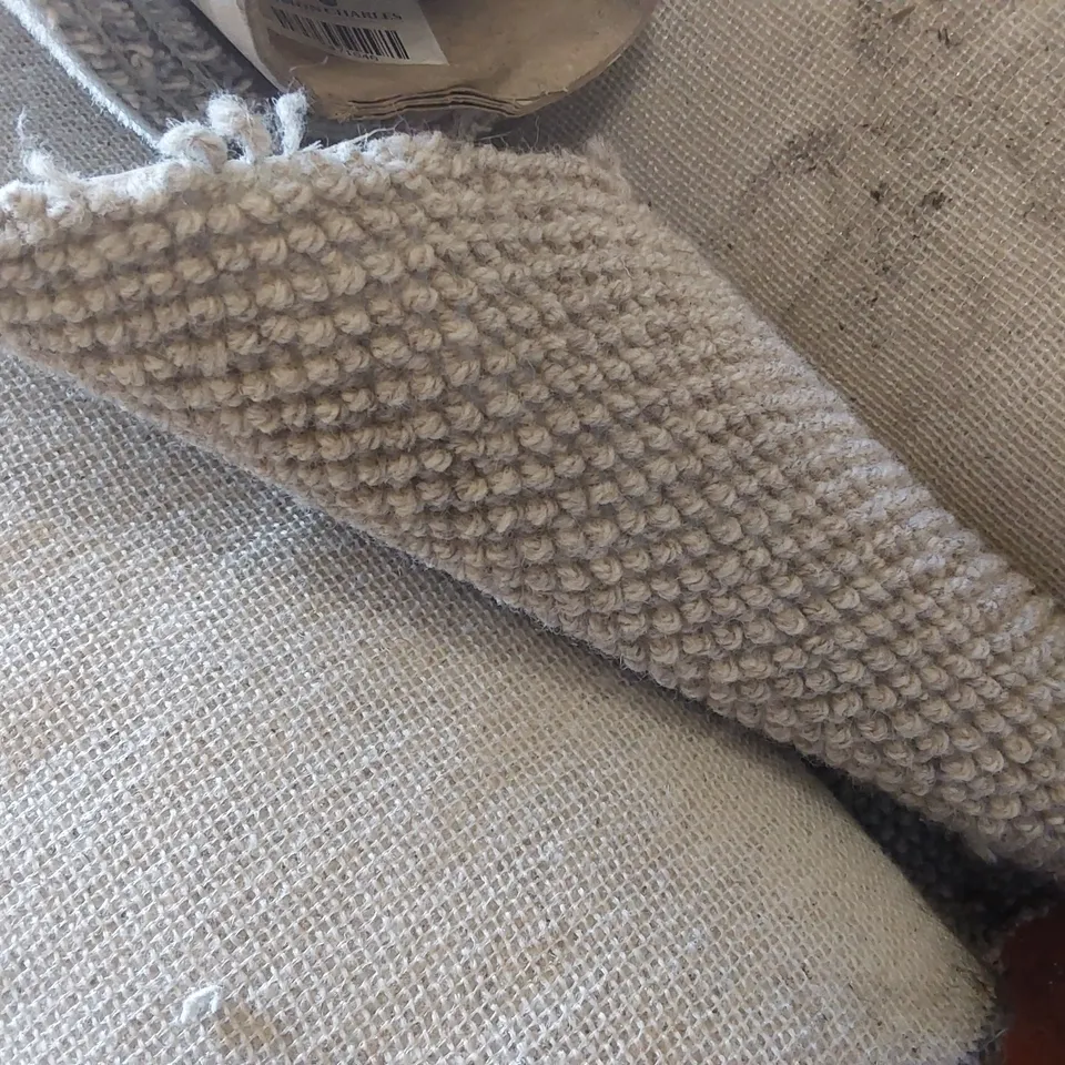 ROLL OF QUALITY CARPET - APPROXIMATELY 5 x 3M