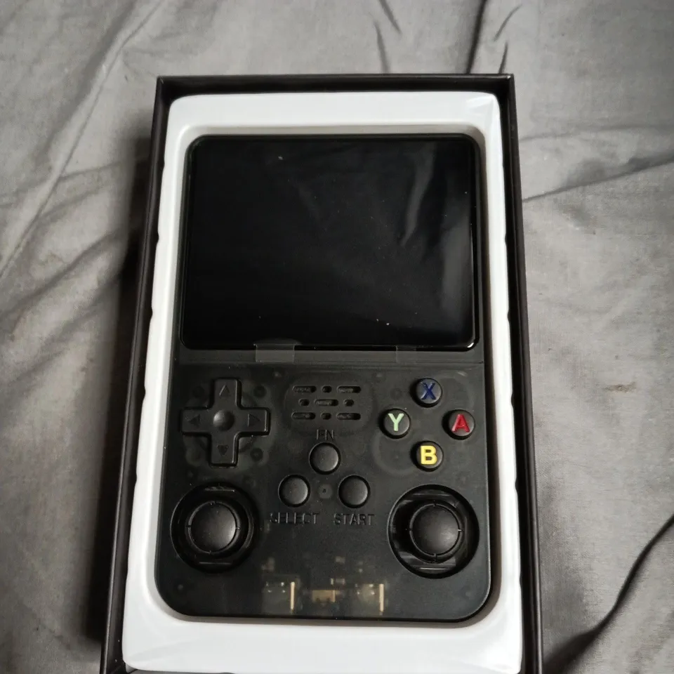 GAMELAB HANDHELD CONSOLE – PORTABLE BOXED RETRO GAMING SYSTEM