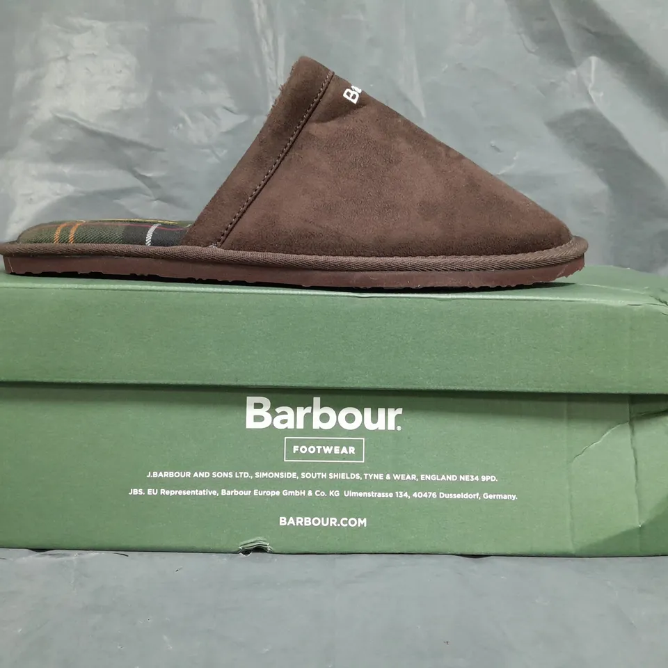 BOXED PAIR OF BARBOUR MULE SLIPPERS IN BROWN SIZE UK 9