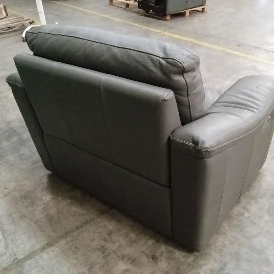 QUALITY DESIGNER ITALIAN MADE WIDE LEATHER POWER RECLINER SNUGGLE CHAIR
