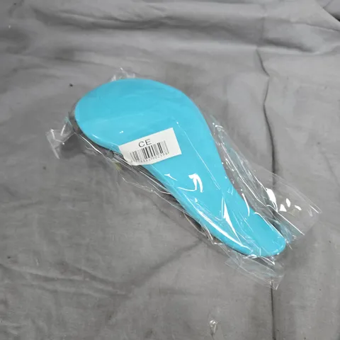 APPROXIMATELY 150 PLASTIC HAIRBRUSHES IN BLUE/BLACK 